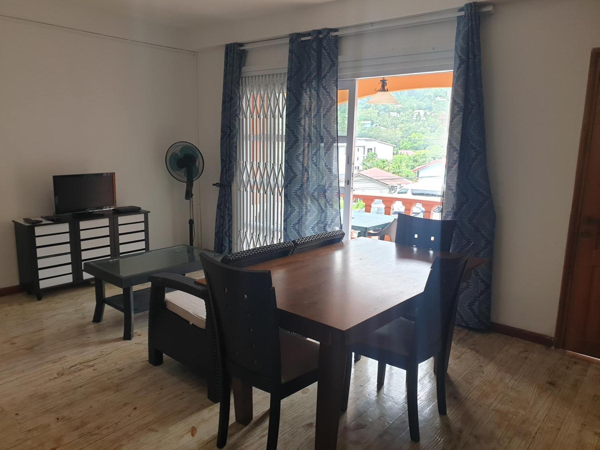 Palmont Commercial Self-catering - * Beau Vallon (Mahe)