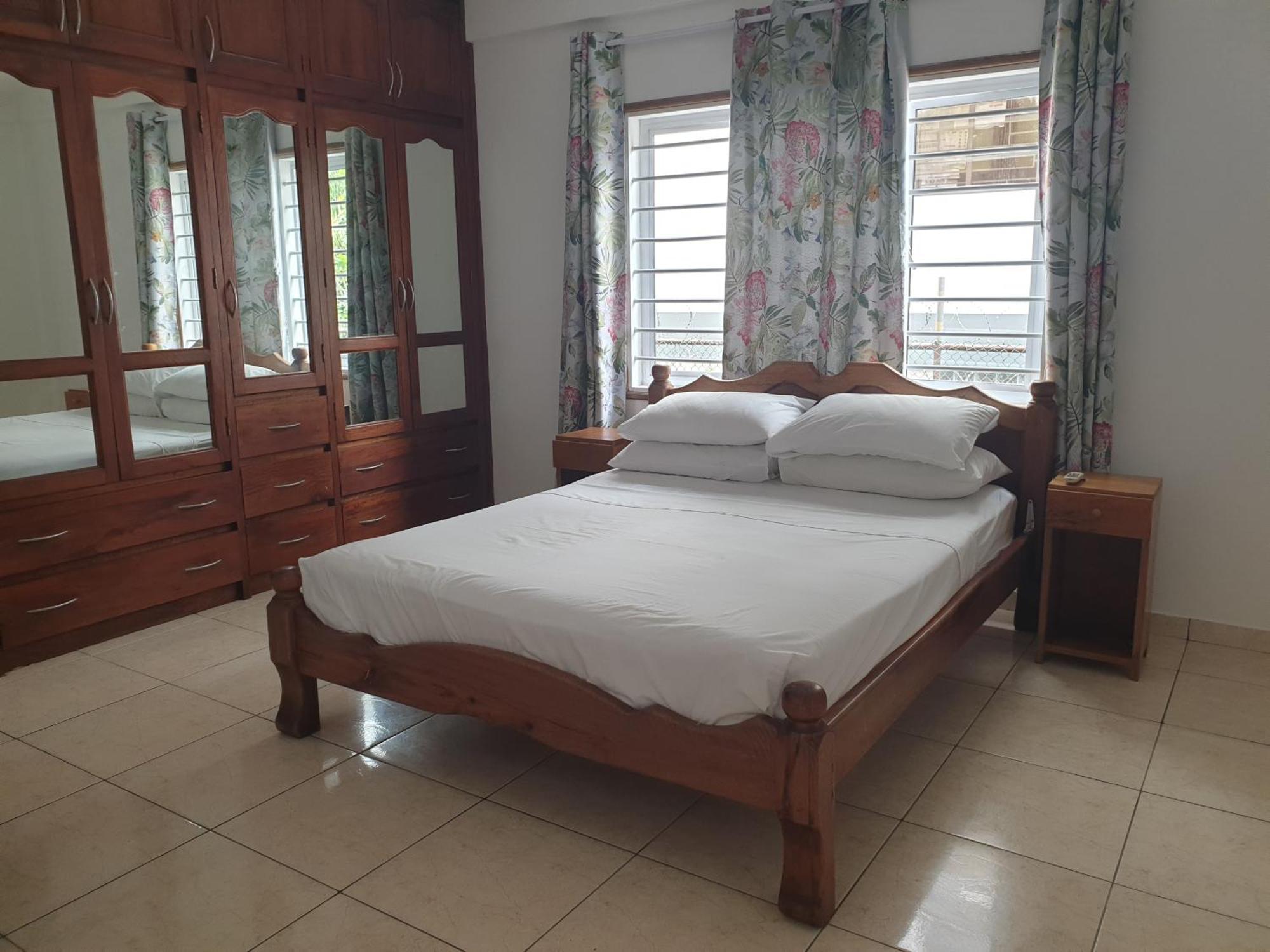 Palmont Commercial Self-catering - Beau Vallon (Mahe)